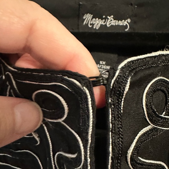 Maggie Barnes Black & White Embroidered Aztec Geometric Blazer SZ 5X Lagenlook - Picture 7 of 8